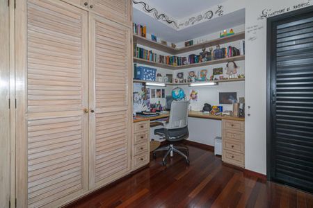 Apartamento para alugar com 237m², 4 quartos e 4 vagas Apartamento para alugar com 237m², 4 quartos e 4 vagasQuarto 4