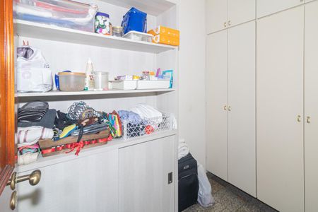Apartamento para alugar com 237m², 4 quartos e 4 vagas Apartamento para alugar com 237m², 4 quartos e 4 vagasDespensa