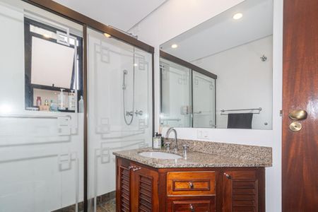 Apartamento para alugar com 237m², 4 quartos e 4 vagas Apartamento para alugar com 237m², 4 quartos e 4 vagasBanheiro Social