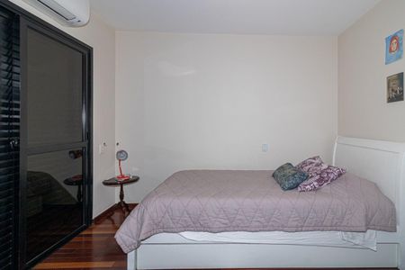 Apartamento para alugar com 237m², 4 quartos e 4 vagas Apartamento para alugar com 237m², 4 quartos e 4 vagasQuarto 4