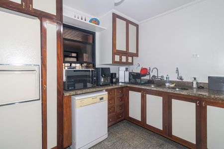Apartamento para alugar com 237m², 4 quartos e 4 vagas Apartamento para alugar com 237m², 4 quartos e 4 vagasCozinha