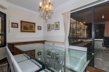 Apartamento para alugar com 237m², 4 quartos e 4 vagas Apartamento para alugar com 237m², 4 quartos e 4 vagasSala de Jantar