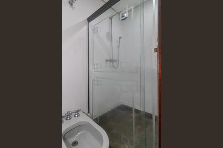 Apartamento para alugar com 237m², 4 quartos e 4 vagas Apartamento para alugar com 237m², 4 quartos e 4 vagasBanheiro da Suíte 2