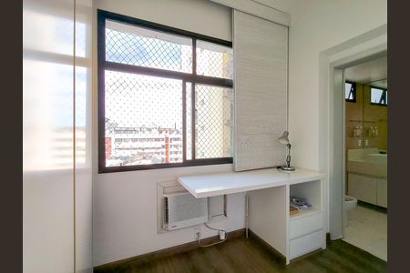 Apartamento para alugar com 130m², 3 quartos e 2 vagasCloset da suíte