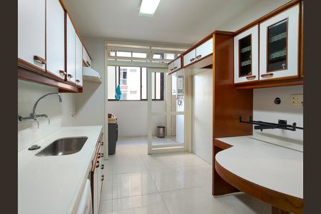 Apartamento para alugar com 130m², 3 quartos e 2 vagasCozinha