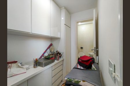 Apartamento para alugar com 130m², 3 quartos e 2 vagasQuarto de Serviço