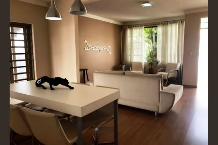 Casa à venda com 4 quartos, 385m² em São João Batista, Belo Horizonte