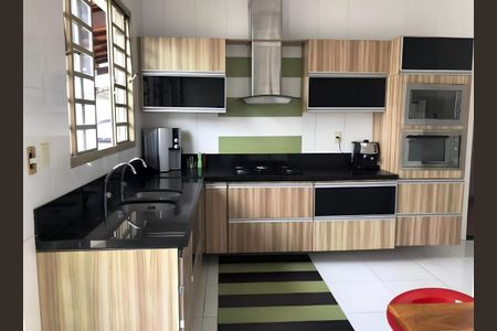 Cozinha de casa à venda com 4 quartos, 385m² em São João Batista, Belo Horizonte
