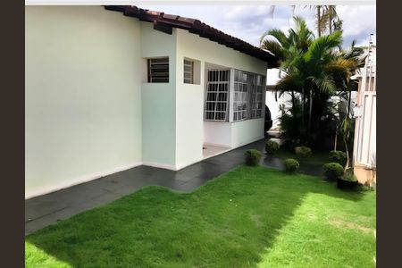 Área externa de casa à venda com 4 quartos, 385m² em São João Batista, Belo Horizonte