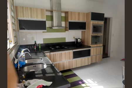 Cozinha de casa à venda com 4 quartos, 385m² em São João Batista, Belo Horizonte