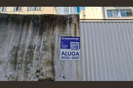 Placa instalada  de apartamento para alugar com 1 quarto, 62m² em Barra, Salvador