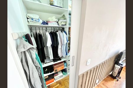 Apartamento à venda com 72m², 2 quartos e sem vaga Apartamento à venda com 72m², 2 quartos e sem vagaCloset Quarto 2