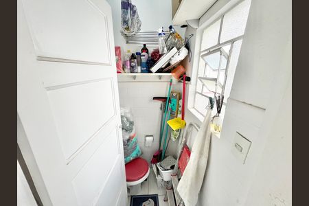Apartamento à venda com 72m², 2 quartos e sem vaga Apartamento à venda com 72m², 2 quartos e sem vagaBanheiro de serviço