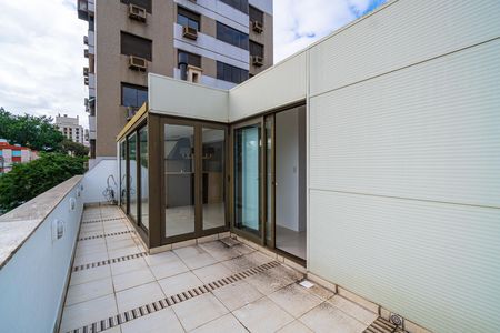 Apartamento à venda com 130m², 4 quartos e 2 vagasVaranda