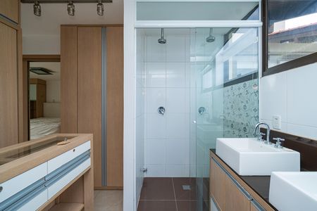 Apartamento à venda com 130m², 4 quartos e 2 vagasBanheiro