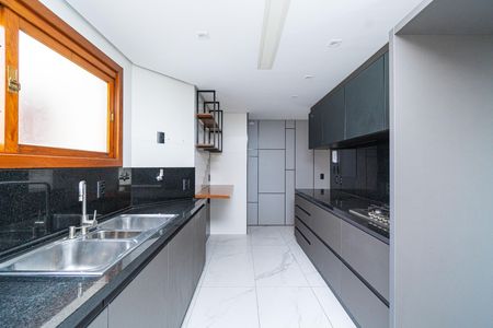 Apartamento à venda com 130m², 4 quartos e 2 vagasCozinha
