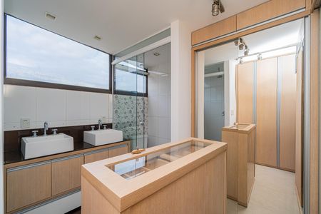 Apartamento à venda com 130m², 4 quartos e 2 vagasBanheiro
