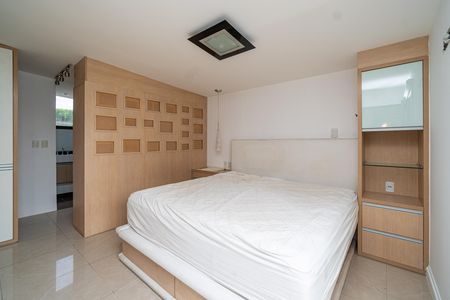 Apartamento à venda com 130m², 4 quartos e 2 vagasQuarto