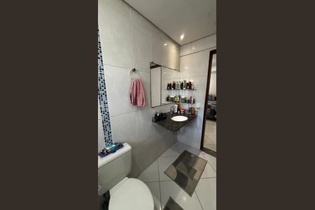 Casa à venda com 198m², 2 quartos e 2 vagas Casa à venda com 198m², 2 quartos e 2 vagasBanheiro da Suíte