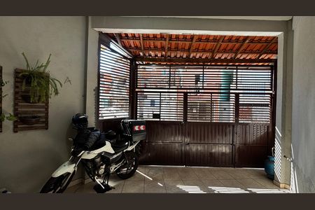 Casa à venda com 198m², 2 quartos e 2 vagas Casa à venda com 198m², 2 quartos e 2 vagasGaragem