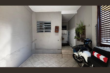 Garagem de casa à venda com 2 quartos, 198m² em Condomínio Maracanã, Santo André
