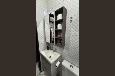 Casa à venda com 198m², 2 quartos e 2 vagas Casa à venda com 198m², 2 quartos e 2 vagasBanheiro