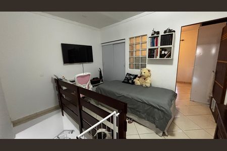 Casa à venda com 198m², 2 quartos e 2 vagas Casa à venda com 198m², 2 quartos e 2 vagasEscritório