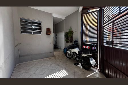 Casa à venda com 198m², 2 quartos e 2 vagas Casa à venda com 198m², 2 quartos e 2 vagasGaragem