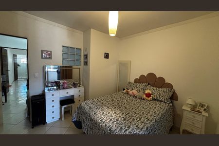Casa à venda com 198m², 2 quartos e 2 vagas Casa à venda com 198m², 2 quartos e 2 vagasQuarto