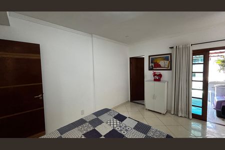 Casa à venda com 198m², 2 quartos e 2 vagas Casa à venda com 198m², 2 quartos e 2 vagasSuite