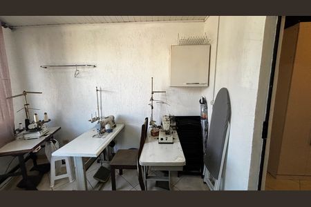Casa à venda com 198m², 2 quartos e 2 vagas