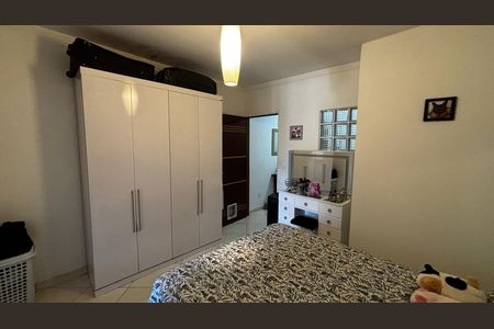 Casa à venda com 198m², 2 quartos e 2 vagas Casa à venda com 198m², 2 quartos e 2 vagasQuarto