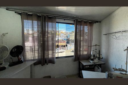 Casa à venda com 198m², 2 quartos e 2 vagas Casa à venda com 198m², 2 quartos e 2 vagasQuarto Varanda