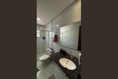 Casa à venda com 198m², 2 quartos e 2 vagas Casa à venda com 198m², 2 quartos e 2 vagasBanheiro da Suíte