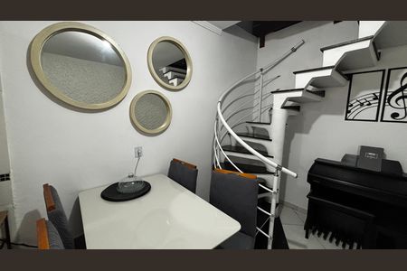 Casa à venda com 198m², 2 quartos e 2 vagas Casa à venda com 198m², 2 quartos e 2 vagasCozinha - Sala