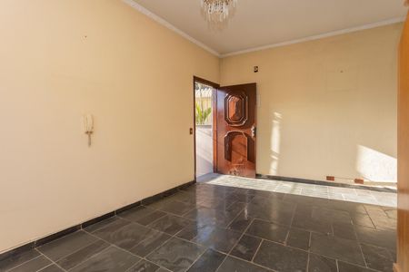 Casa para alugar com 80m², 1 quarto e 2 vagasSala