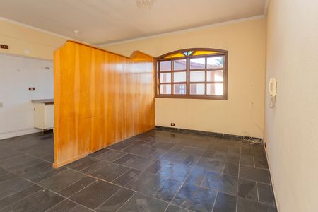 Casa para alugar com 80m², 1 quarto e 2 vagasSala