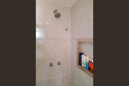 Banheiro da Suíte 1 de apartamento para alugar com 2 quartos, 90m² em Santa Rosa, Niterói