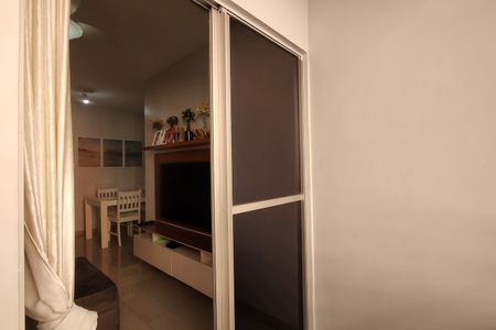 Apartamento à venda com 60m², 2 quartos e 1 vaga Apartamento à venda com 60m², 2 quartos e 1 vagaVaranda
