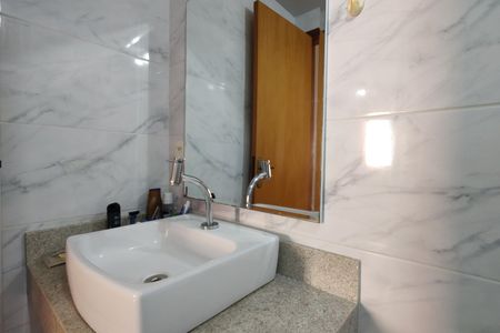 Apartamento à venda com 60m², 2 quartos e 1 vaga Apartamento à venda com 60m², 2 quartos e 1 vagaBanheiro Social