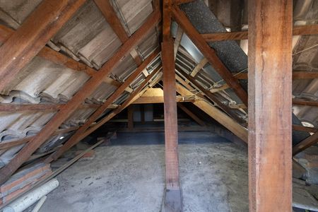 Casa à venda com 192m², 3 quartos e 2 vagas Casa à venda com 192m², 3 quartos e 2 vagasSótão