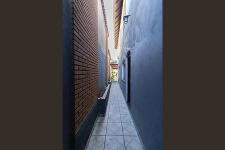 Casa à venda com 192m², 3 quartos e 2 vagas Casa à venda com 192m², 3 quartos e 2 vagasCorredor Lateral