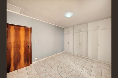 Casa para alugar com 90m², 2 quartos e 2 vagasQuarto 1