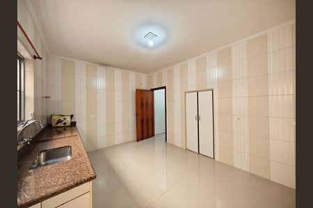 Casa para alugar com 90m², 2 quartos e 2 vagasCozinha