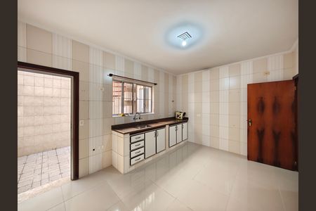 Casa para alugar com 90m², 2 quartos e 2 vagasCozinha