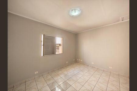 Casa para alugar com 90m², 2 quartos e 2 vagasQuarto 1