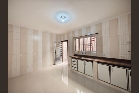 Casa para alugar com 90m², 2 quartos e 2 vagasCozinha