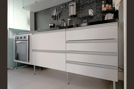Cozinha de apartamento para alugar com 1 quarto, 49m² em Pinheiros, São Paulo
