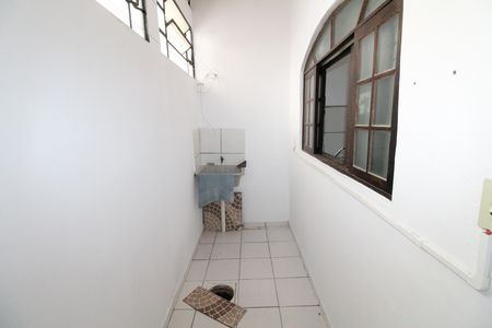 Área de Serviço de casa para alugar com 2 quartos, 100m² em Lot. Res. Vista Linda, São José dos Campos