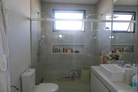 Casa de condomínio à venda com 250m², 4 quartos e 4 vagasBanheiro da Suíte 1